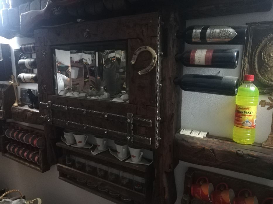 Șemineu pentru interior și vinoteca
