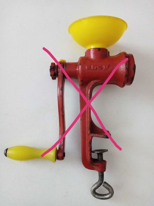 Ретро мелничка за чер пипер, мелничка за орехи и ядки.