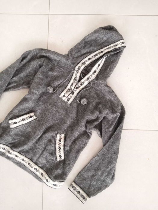 Ръчно изработен, сив пуловер от Перy  100% алпака 38 s m