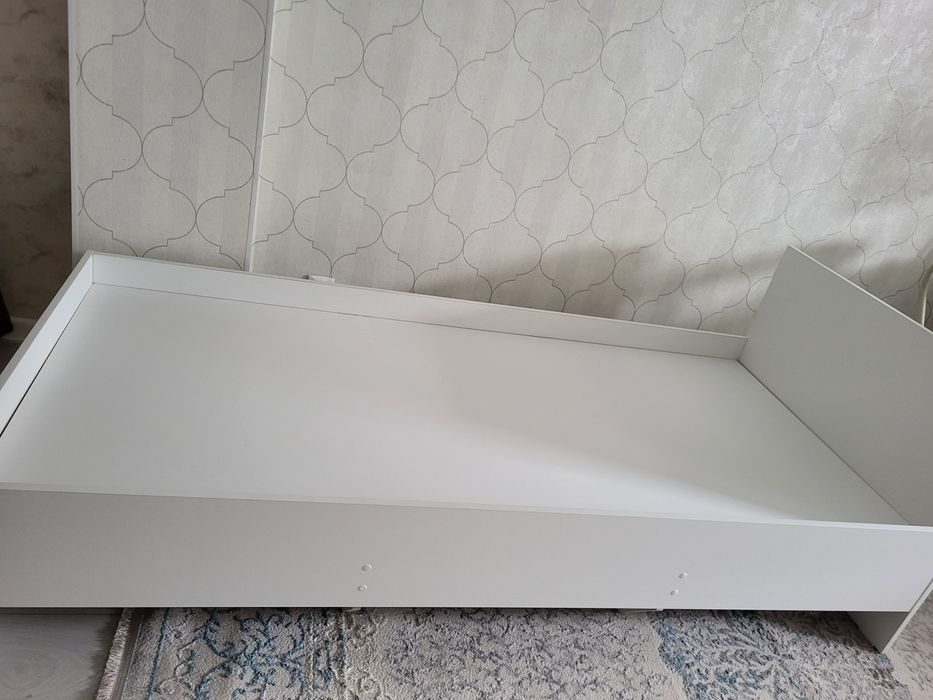 Кровать без матраса 200/90