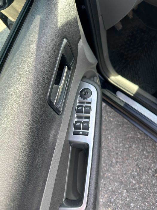 FORD Focus 2011 — imagine 5