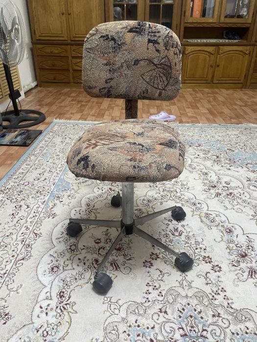 Продам кресло офисное