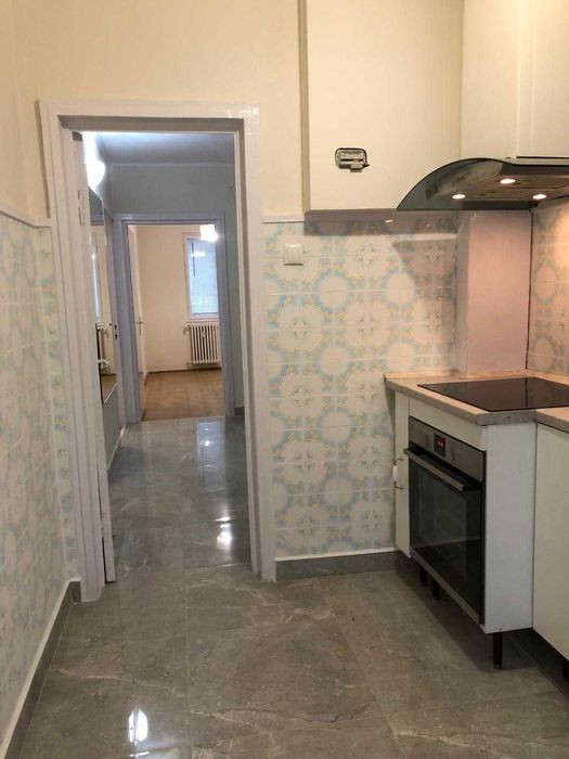 Inchiriez apartament 3 camere decomandat,zona Complex Mic renovat recent baie&bucatarie noi nemobilat(mobilat la cerere),pret450 euro