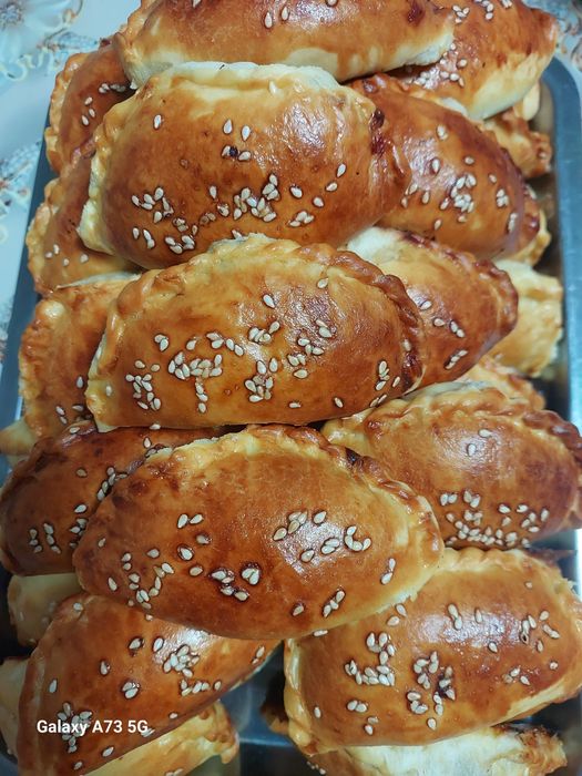 Бауырсақ, самса,пирожки