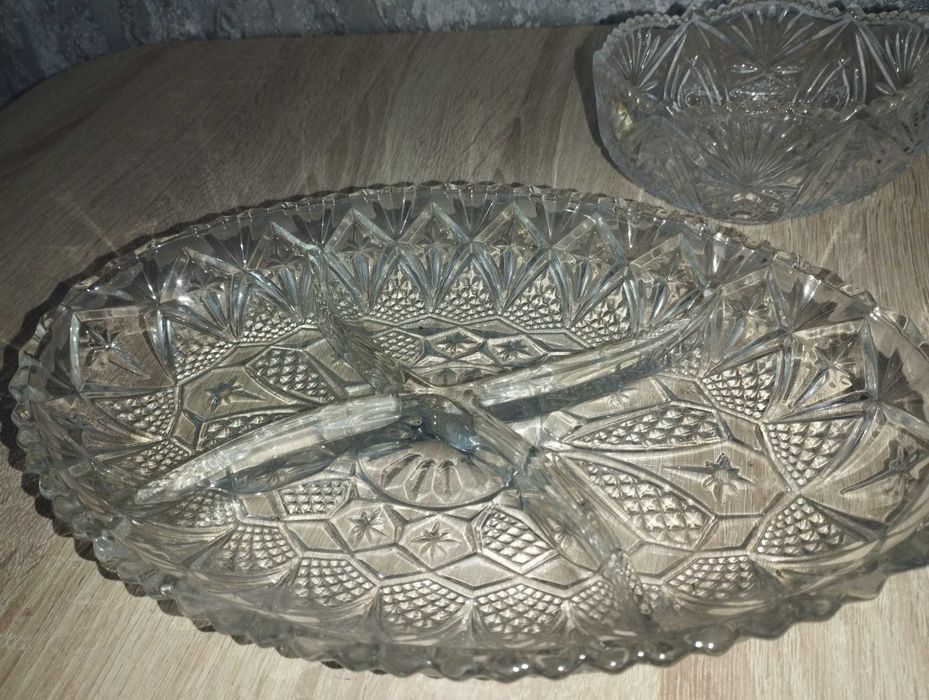 Менажница, вазочки.