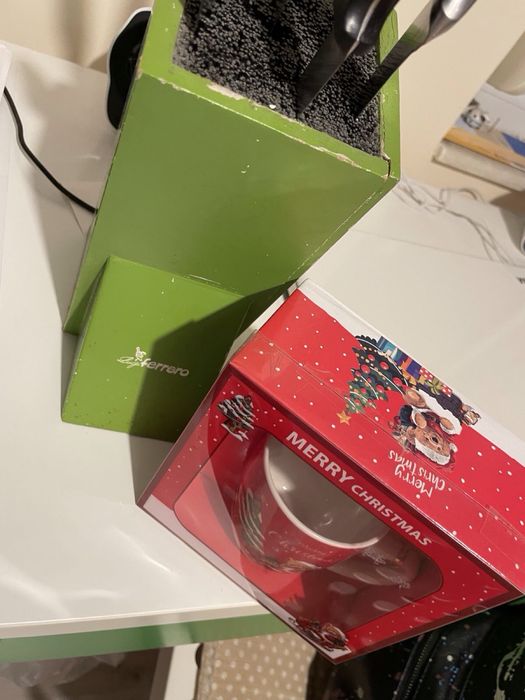 Дървена стойка+комлект ножове/подарък Коледна чаша