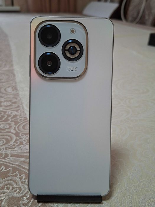 Смартфон Infinix smart 8 plus