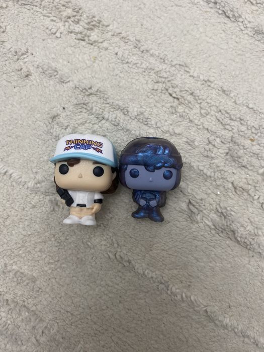 Продаю фигурки очень странные дела