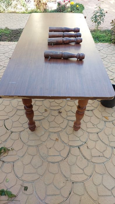 Продаётся стол с размерами 210 на 90