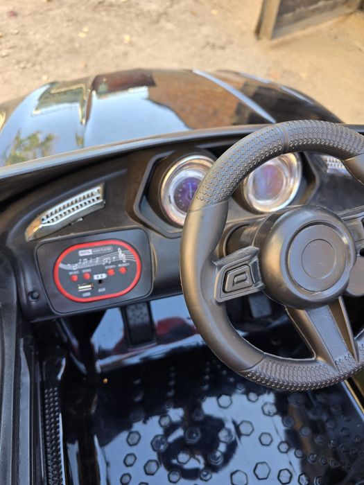 Продам детскую машину на пульте