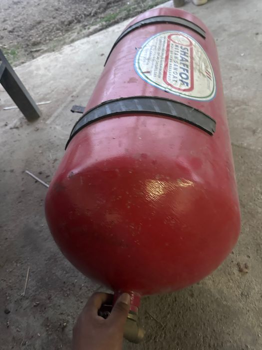 100 litr Gaz balon sotiladi 4 pokoleniya