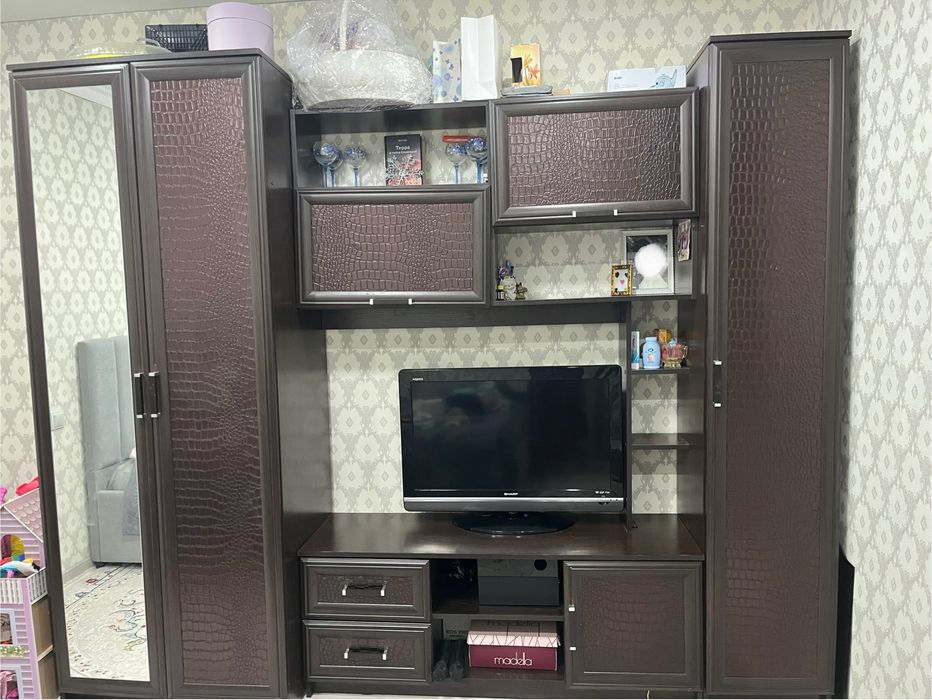 Шкаф черный, тв зона