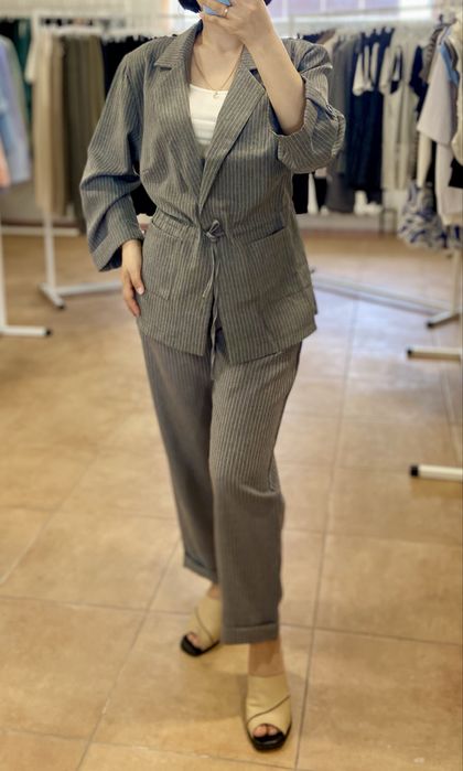 Продам Костюм брючный