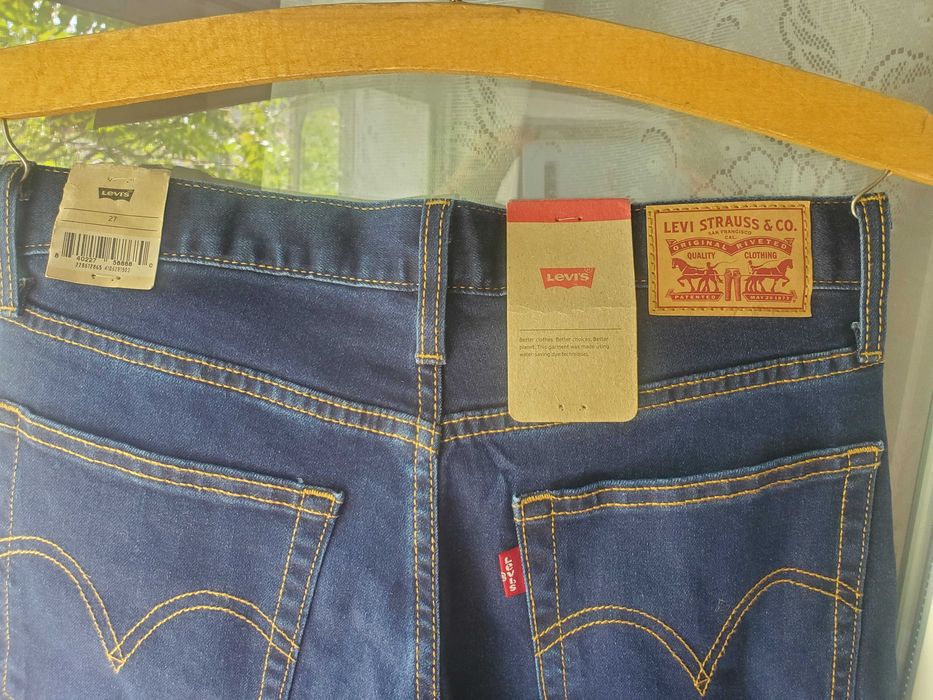 Blugi dama Levi's noi cu eticheta