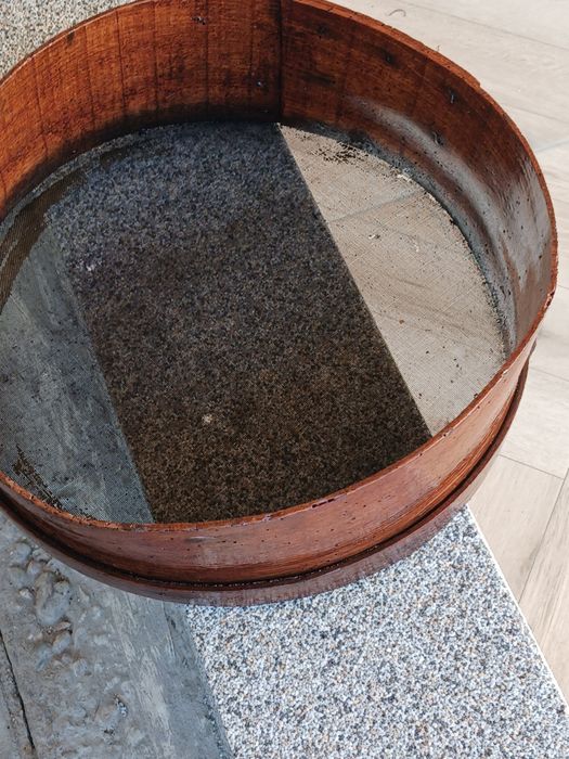 Красиви паламарки и дървен предмет