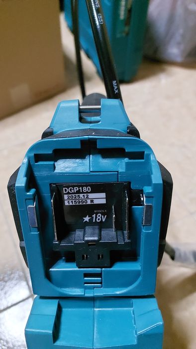 Masina de gresat pe acumulator Makita DGP180Z