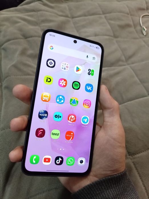 Продам Samsung A35 в идеале