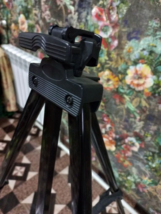 Штатив предлагается за 5000 тенге.