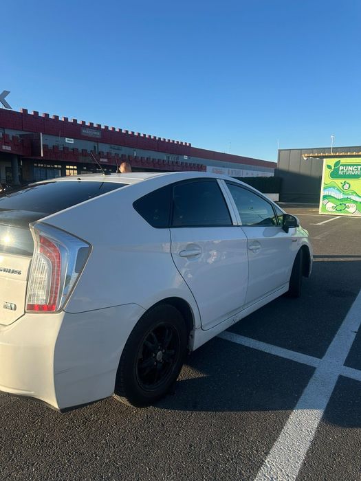 Vand  Toyota Pryus 3