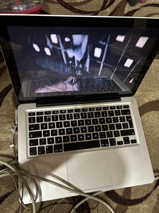 Продам макбук в хорошем состоянии