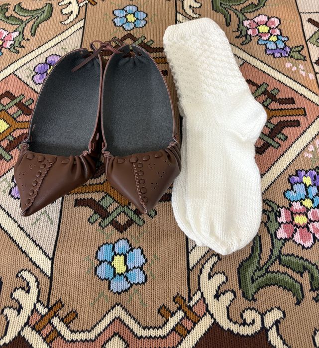 Opinci din piele naturală cu sosete crusetate manual