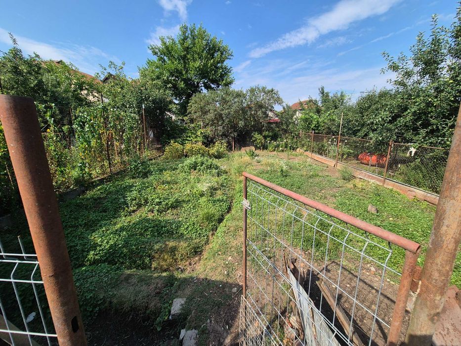 Vând casă spațioasă – Proprietate unică cu 2 case în aceeași curte