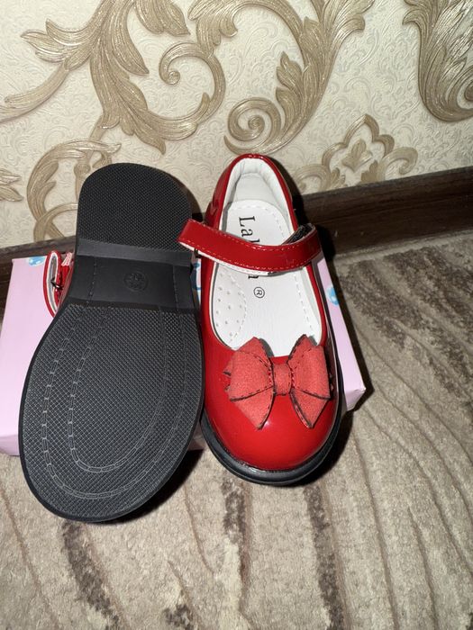 Туфли для девочки новые