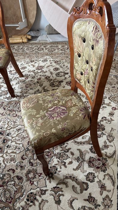 Стол со стульями