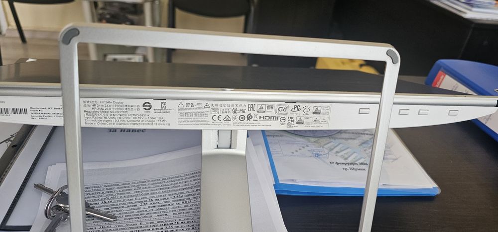 HP Монитор 24 инча бял