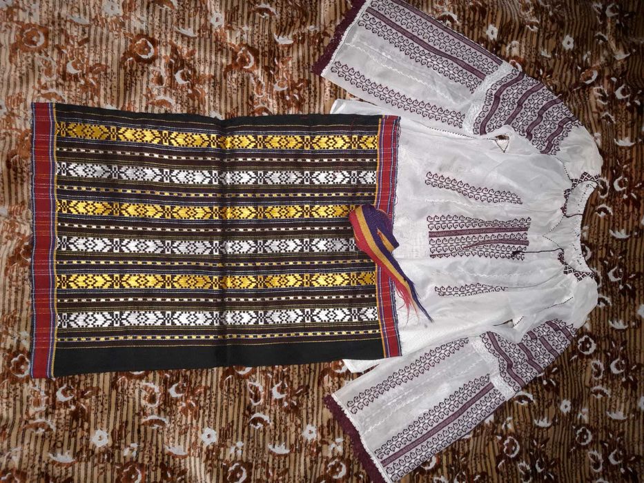 Ie si catrință costum popular