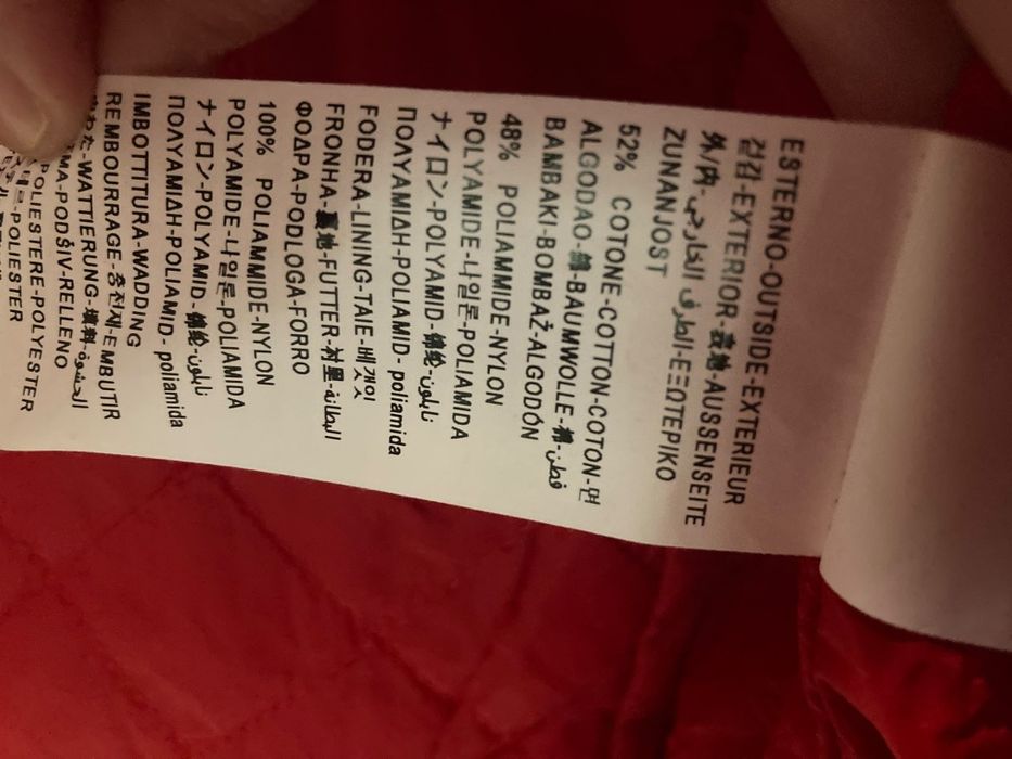 Яке на Benetton, червено