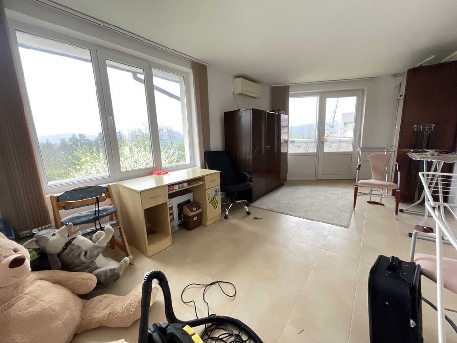 Монолитна къща с гараж