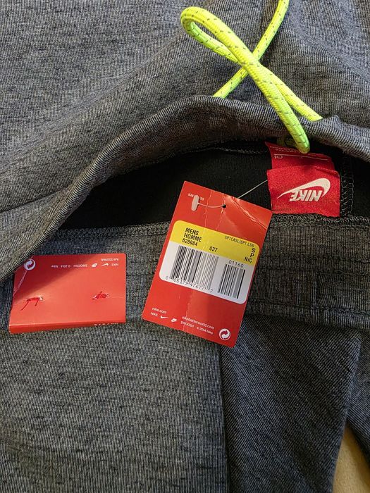 Nike Tech Fleece noi
