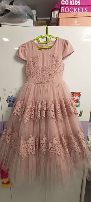 Нарядное платье на девочку