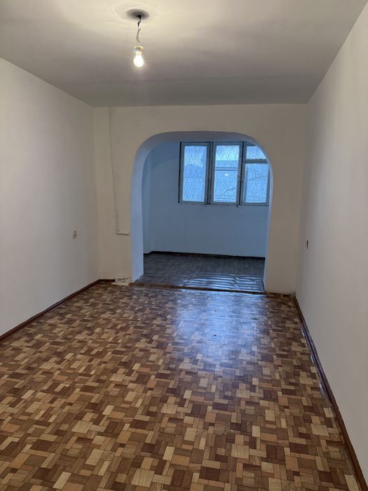 4ком по Абая, 2эт не угловая