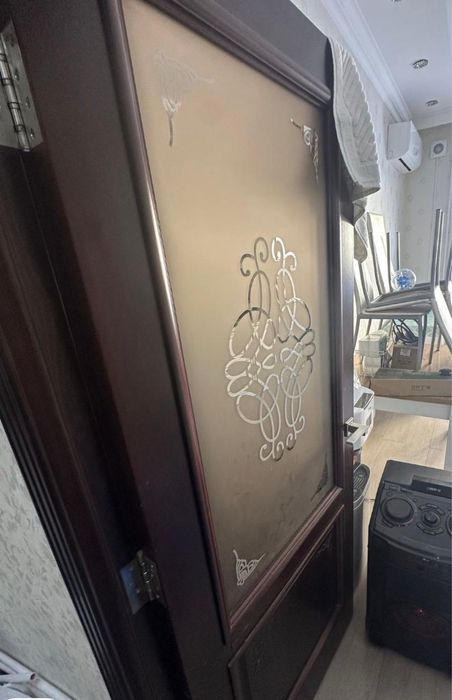 Продаются 2 деревянные двери.