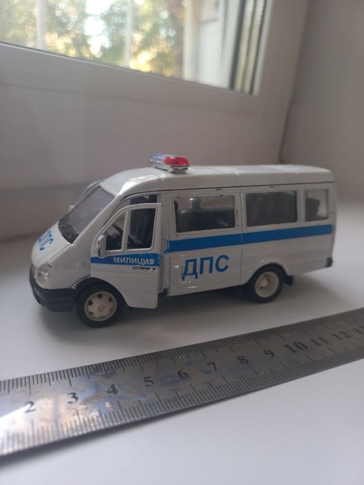 Продам машинки металлические