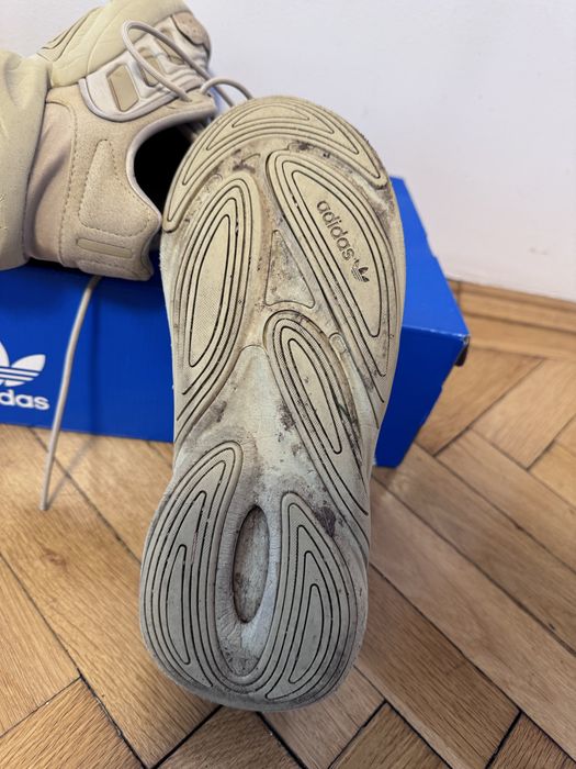 Adidas Ozelia.