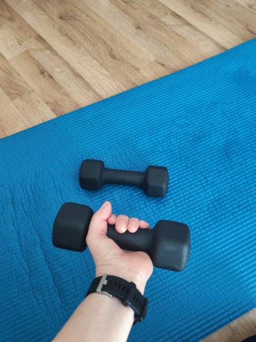 Gantere 2 x 2 kg, neopren, stare impecabila