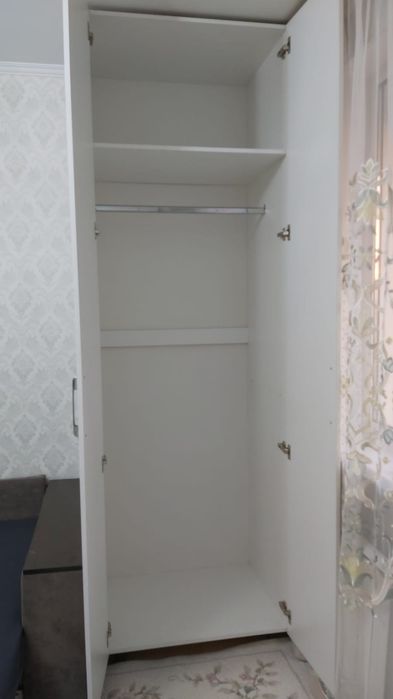 Белый шкаф плательный