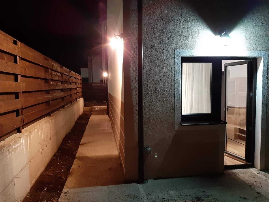 Apartament cu 2 camere și grădină de inchiriat