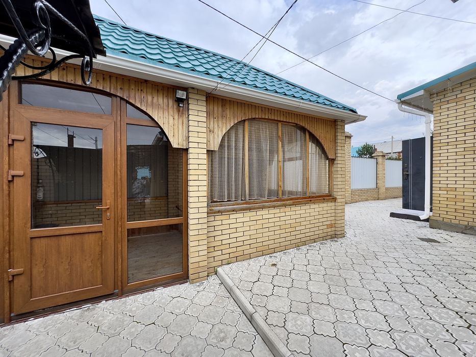 Дом 2 этажа, баня, бассейн, гараж.