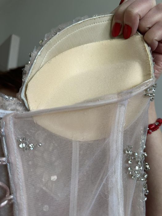 Абитуриентска рокля -пепел от рози