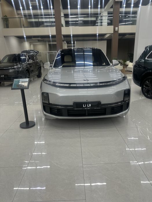 Продаю машину Li L9 Ultra года выпуска 2024 года машина