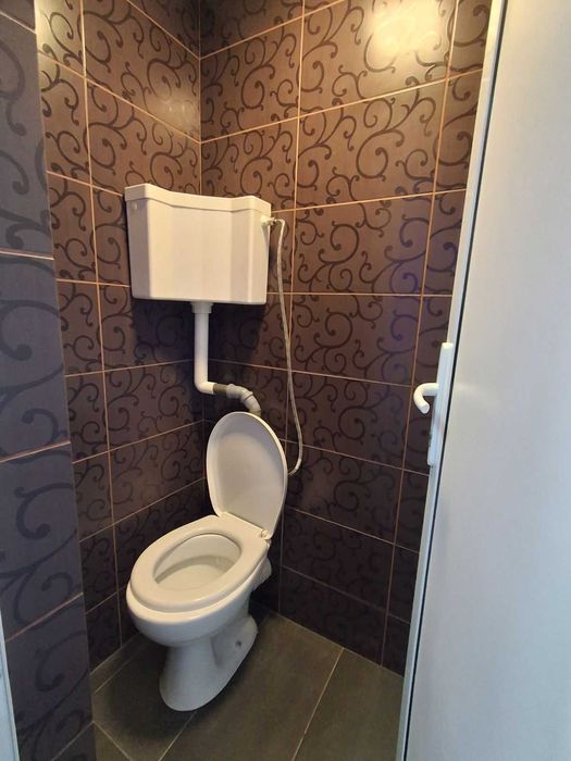 Дава се под наем Магазин в Търговище, Център - 12 кв.м за 139.23 € - Снимка #2
