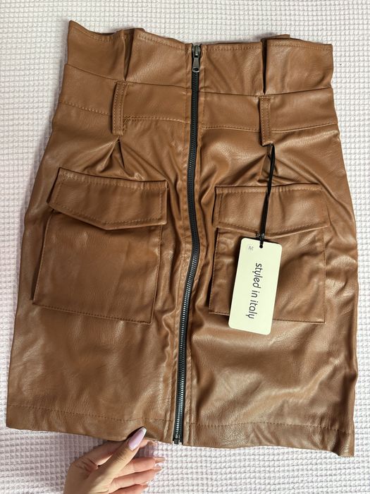 Пола с цип, необличана с етикет