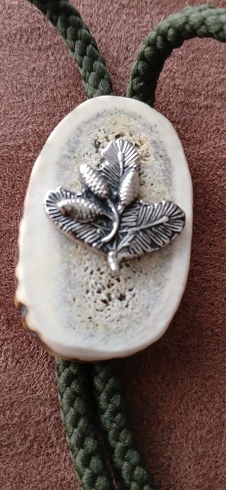 Cravata vanatoreasca din corn si bronz