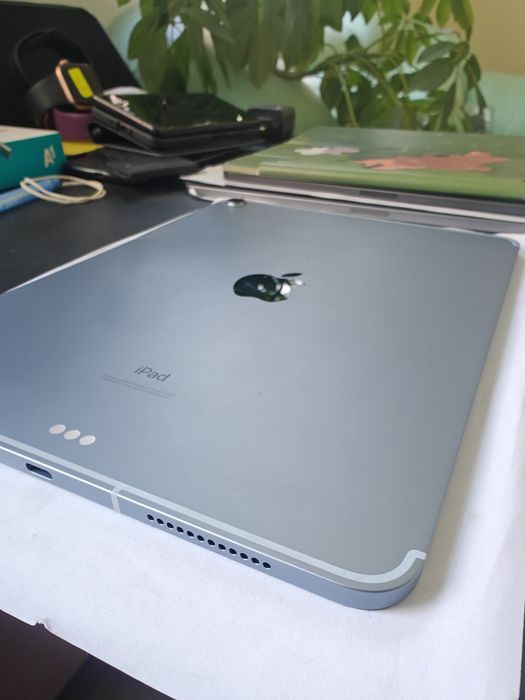 Продава iPad Air 4