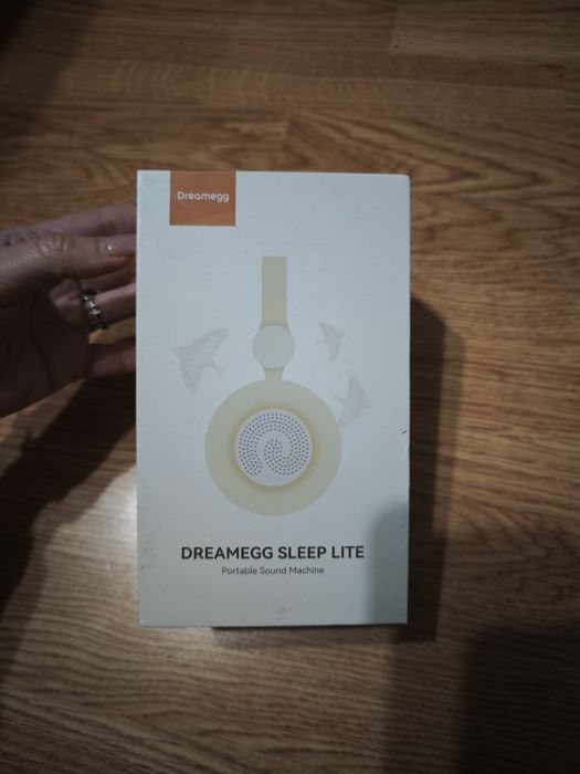 Dreamegg Sleep Lite – преносима машина с успокояващи звуци и бял шум