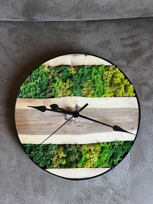 Стенен часовник от дърво, желазо и мъх 30 см.